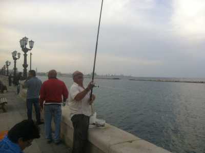 Lungomare: i pescatori amatoriali baresi
